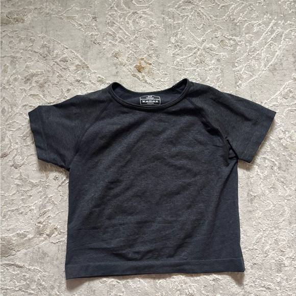 Cropped Workout Top - Picture 2 of 4